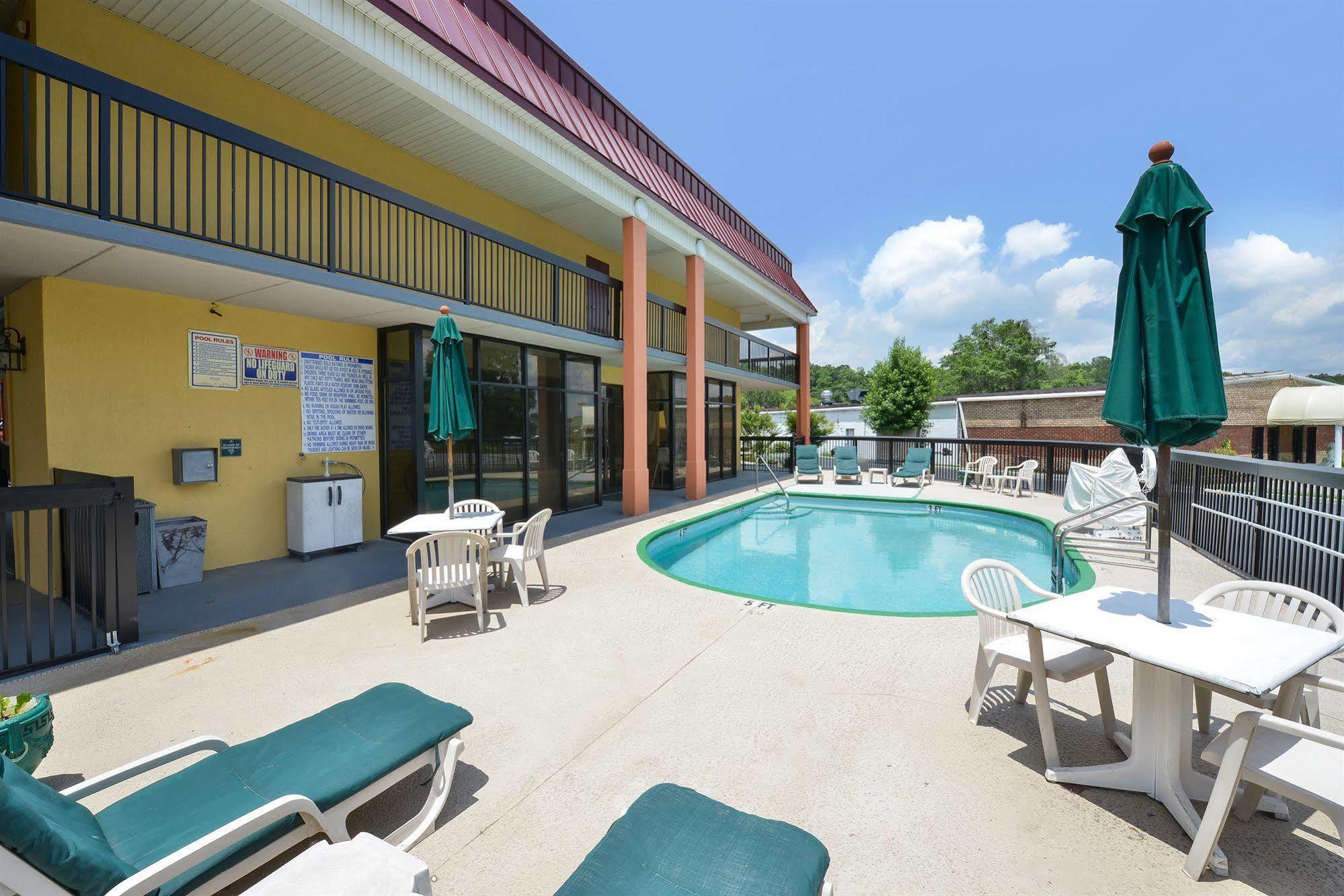 OYO Hotel Hinesville Oglethorpe Extérieur photo