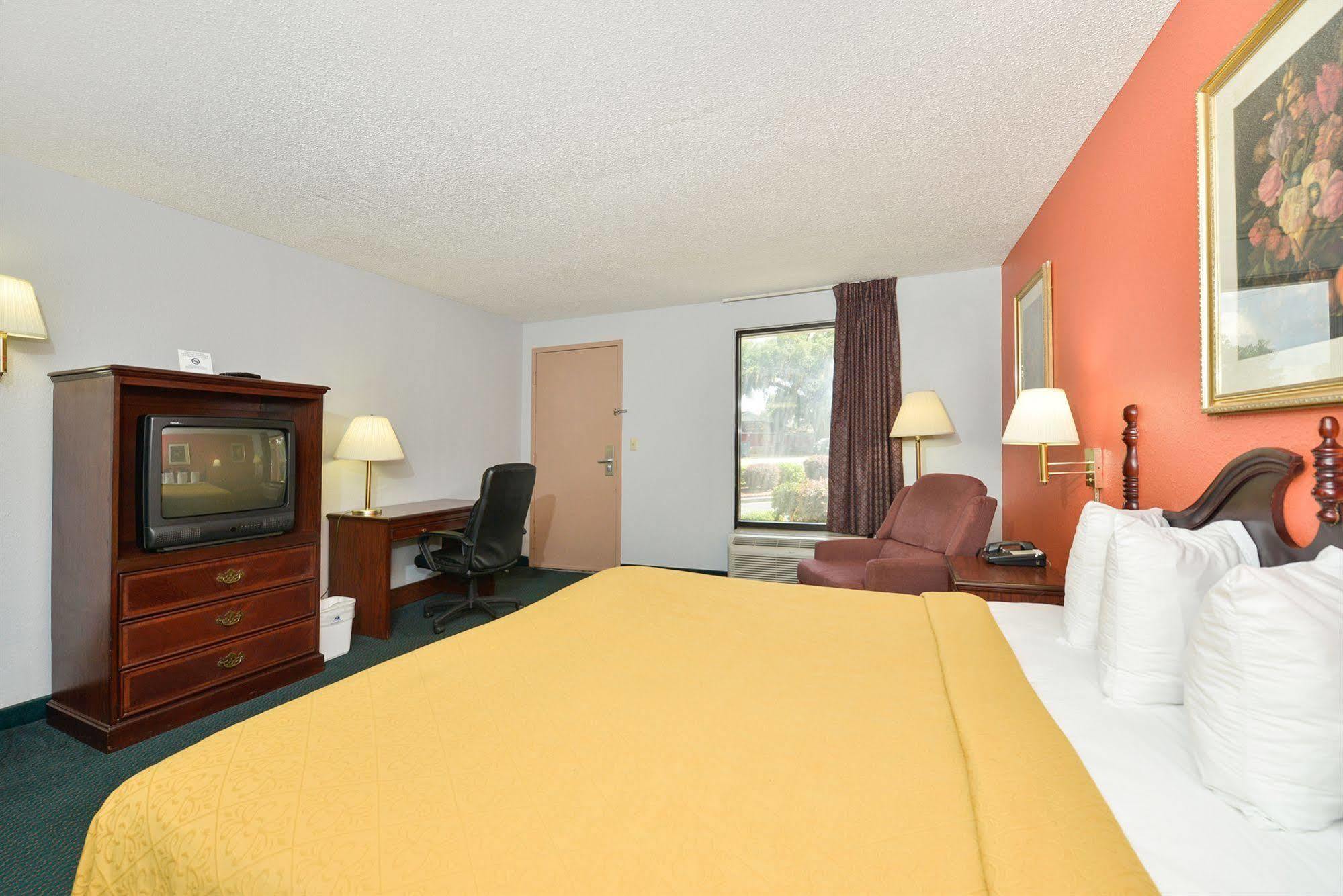 OYO Hotel Hinesville Oglethorpe Extérieur photo