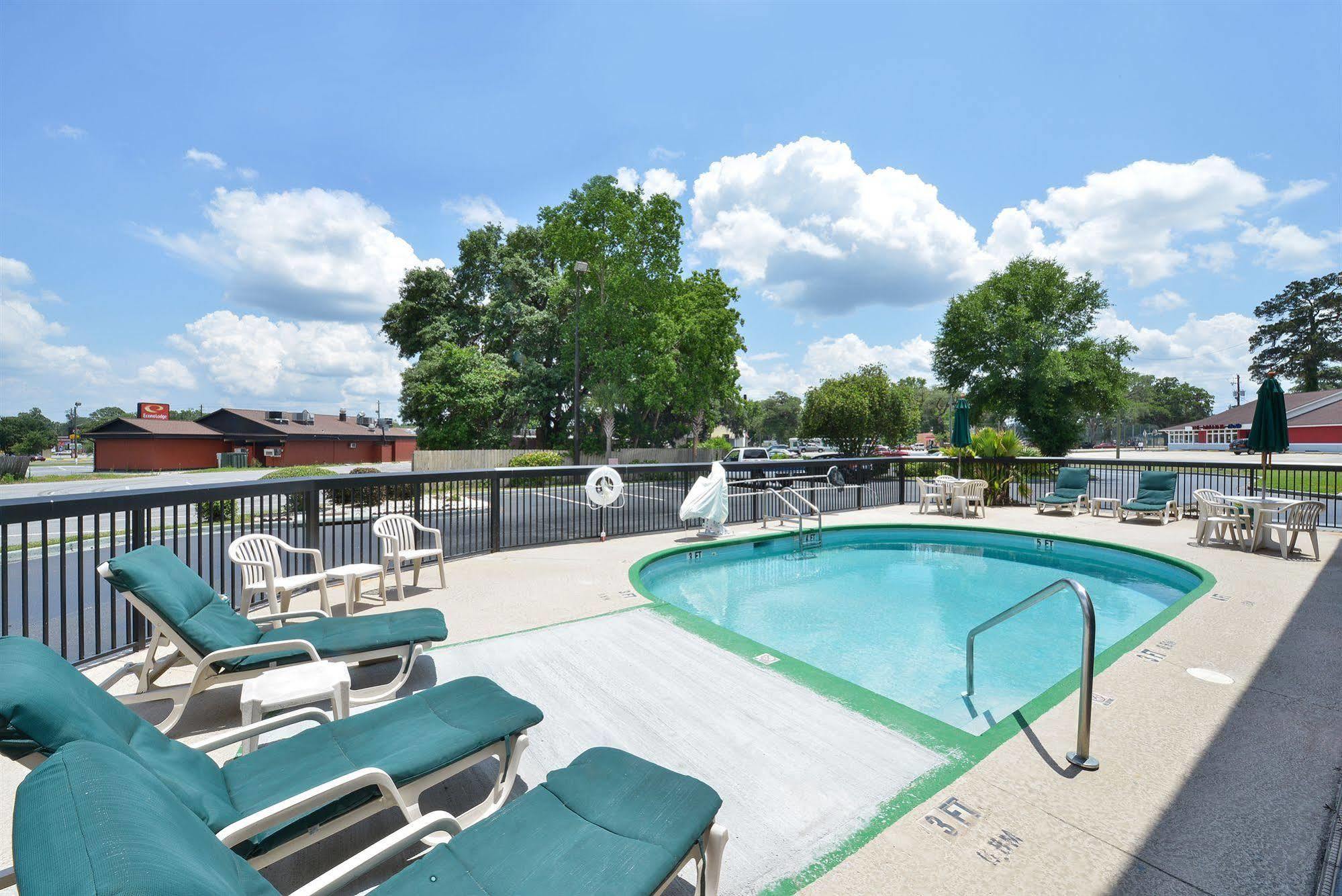 OYO Hotel Hinesville Oglethorpe Extérieur photo