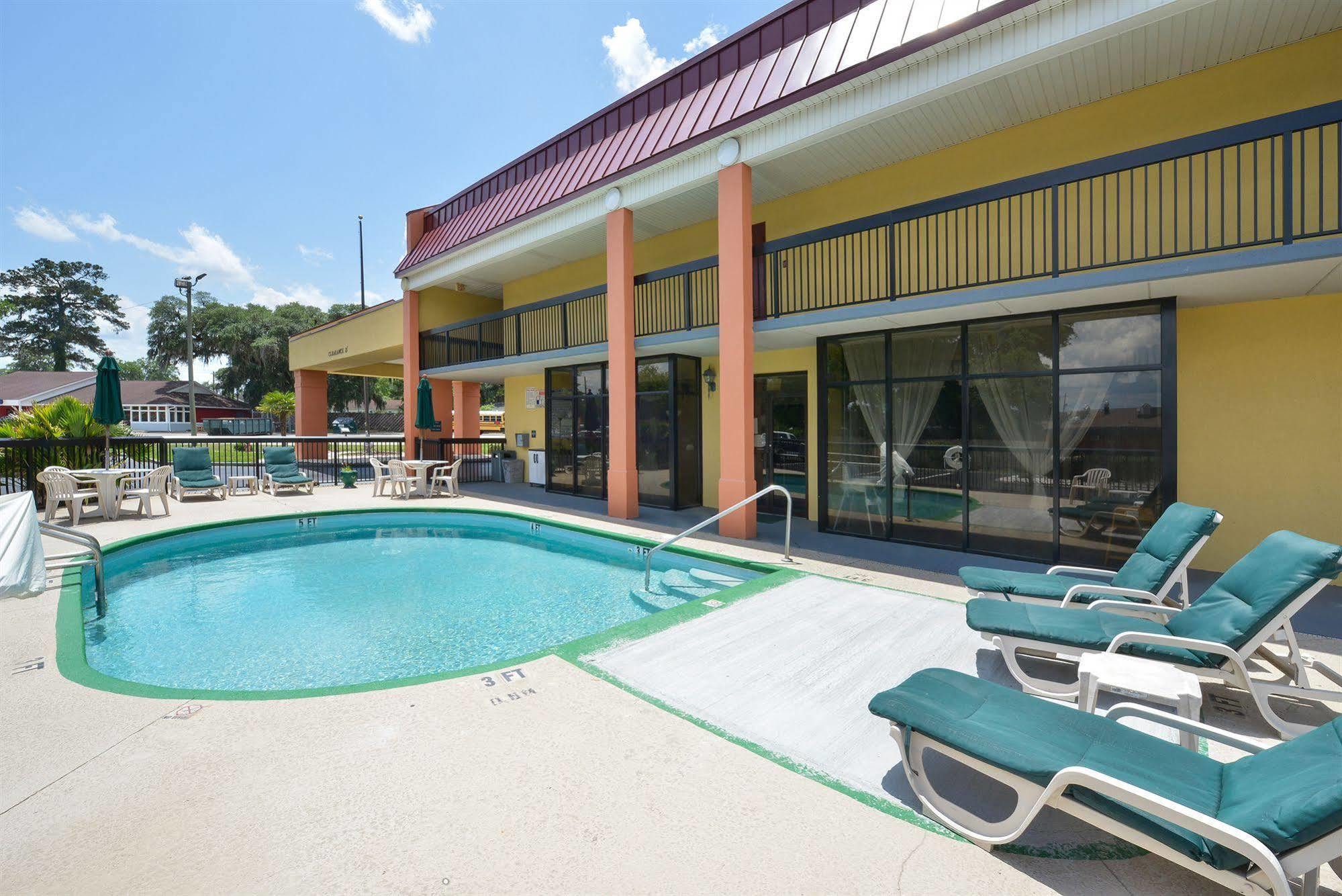 OYO Hotel Hinesville Oglethorpe Extérieur photo